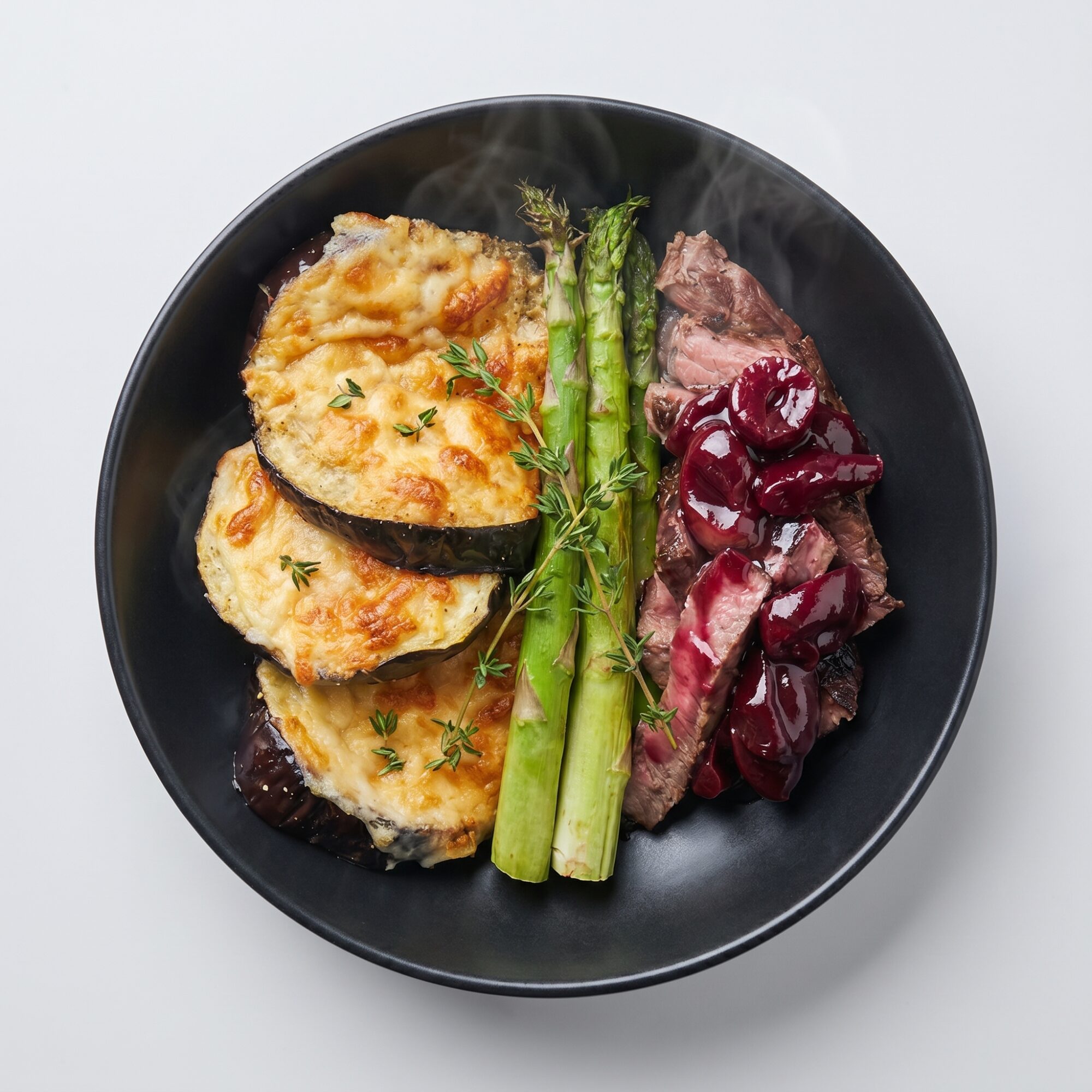 Moussaka de berenjena con tenderloin en reducción de remolacha — Plan Total Care de Xmeals Miami